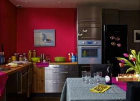 Brave värvid ja pilkupüüdev punkte oma köök. 6 säravaid ideid
