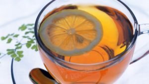 Kui te tarvitate regulaarselt teed sidruniga hommikul, siis võib oluliselt parandada naha seisundit. Ta annab jõudu ja naha elastsust ning takistab vanusega seotud muutused. 