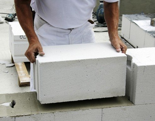 Paks õmbluse vähendab soojuspaisumistegur vastupanu seina betoonplokkidest 25%, mis toob kaasa suurenenud küttekulud.