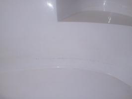 Kuidas tõhusalt ja efektiivselt puhastada akrüül vann erinevaid reostus