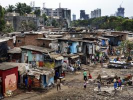 Prügi on suurepärane ehitusmaterjal ehitamiseks maju India slummides