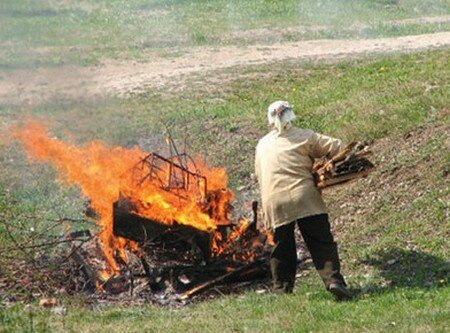 Meie vanemad ikkagi harjunud põletada prügi, okste saidilt kui teha seda prügilasse